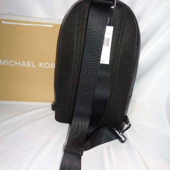 MICHAEL KORS COOPER SLINGPACK MENS - Picture 6 of 7